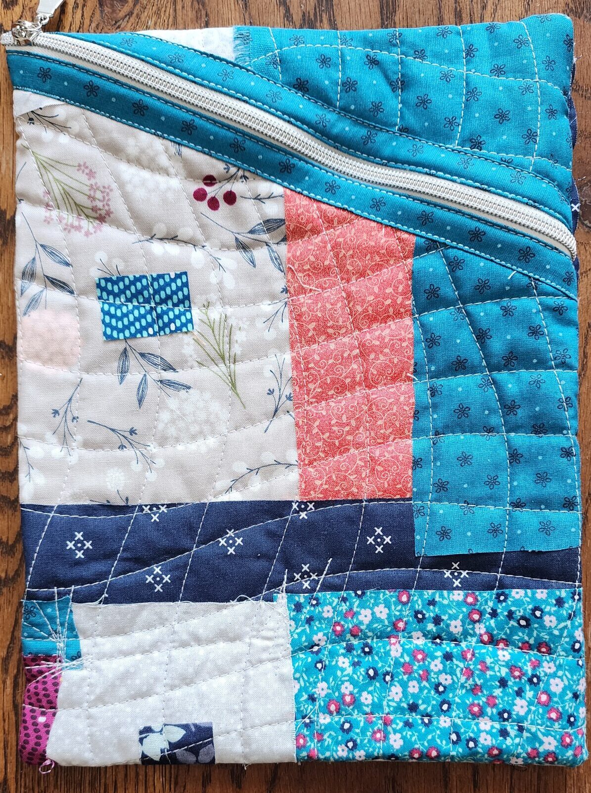 Tablet sleeve zipper pouch